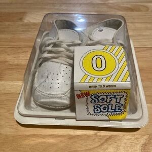 Vintage Soft Sole baby shoes size 0. White in color in original box